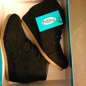 NWT Mad Love Girl's Shelby BLACK Wedge Boots Size 13